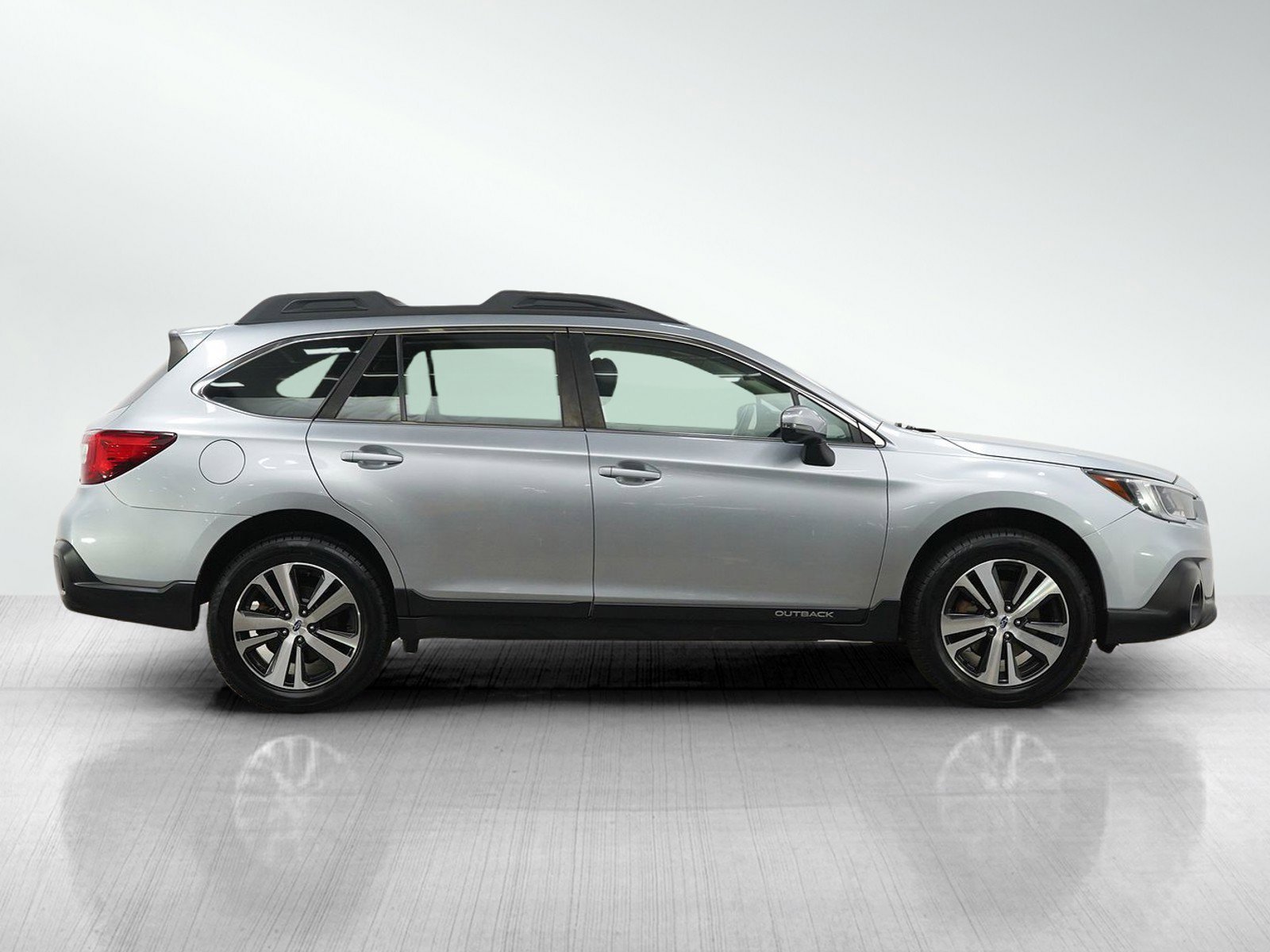Used 2019 Ice Silver Metallic Subaru 2.5i image 6