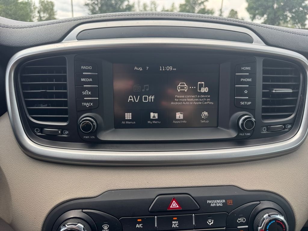 Used 2019 Snow White Pearl Kia LX image 9