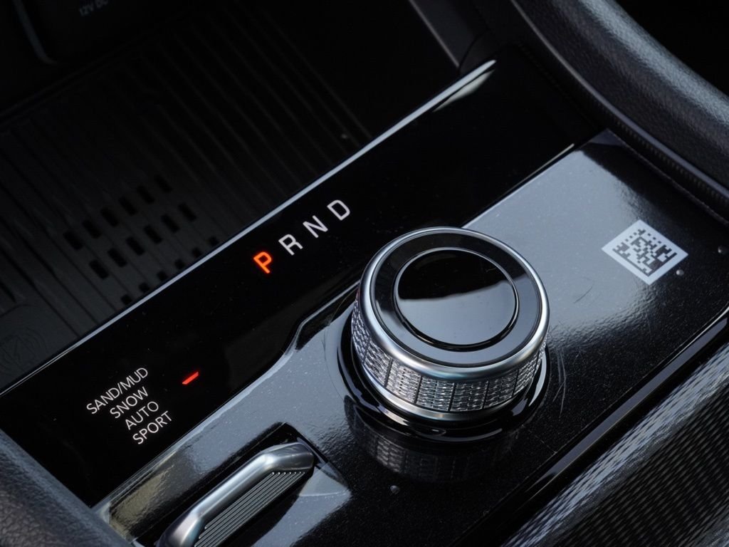 New 2026 Diamond Black Crystal Pearl-Coat Exterior Paint Jeep Laredo Altitude image 15