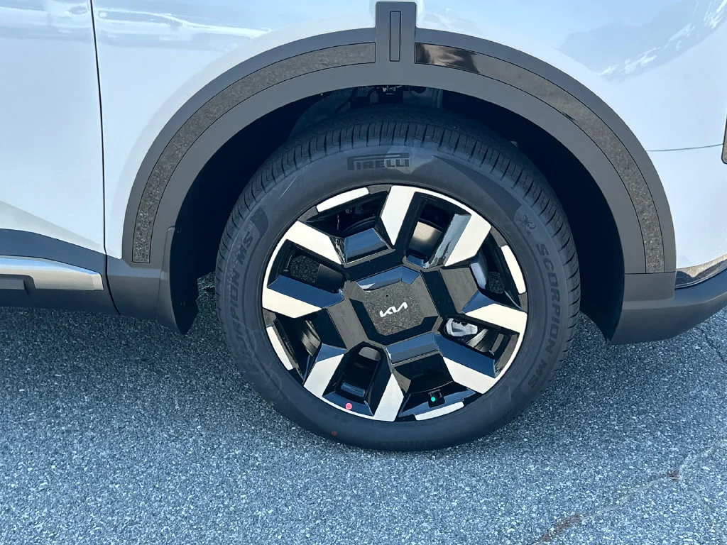 New 2027 White Kia S image 12