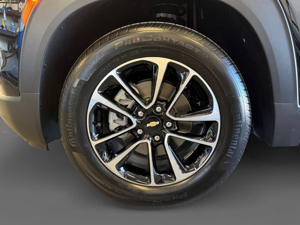 New 2026 Mosaic Black Metallic Chevrolet LT image 15