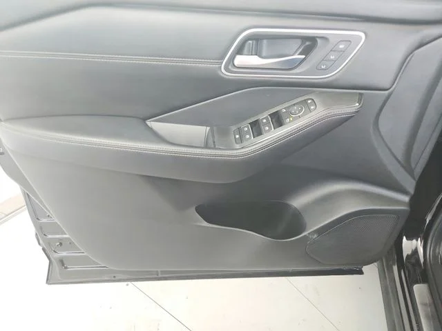 Used 2024 Black Nissan Platinum image 33