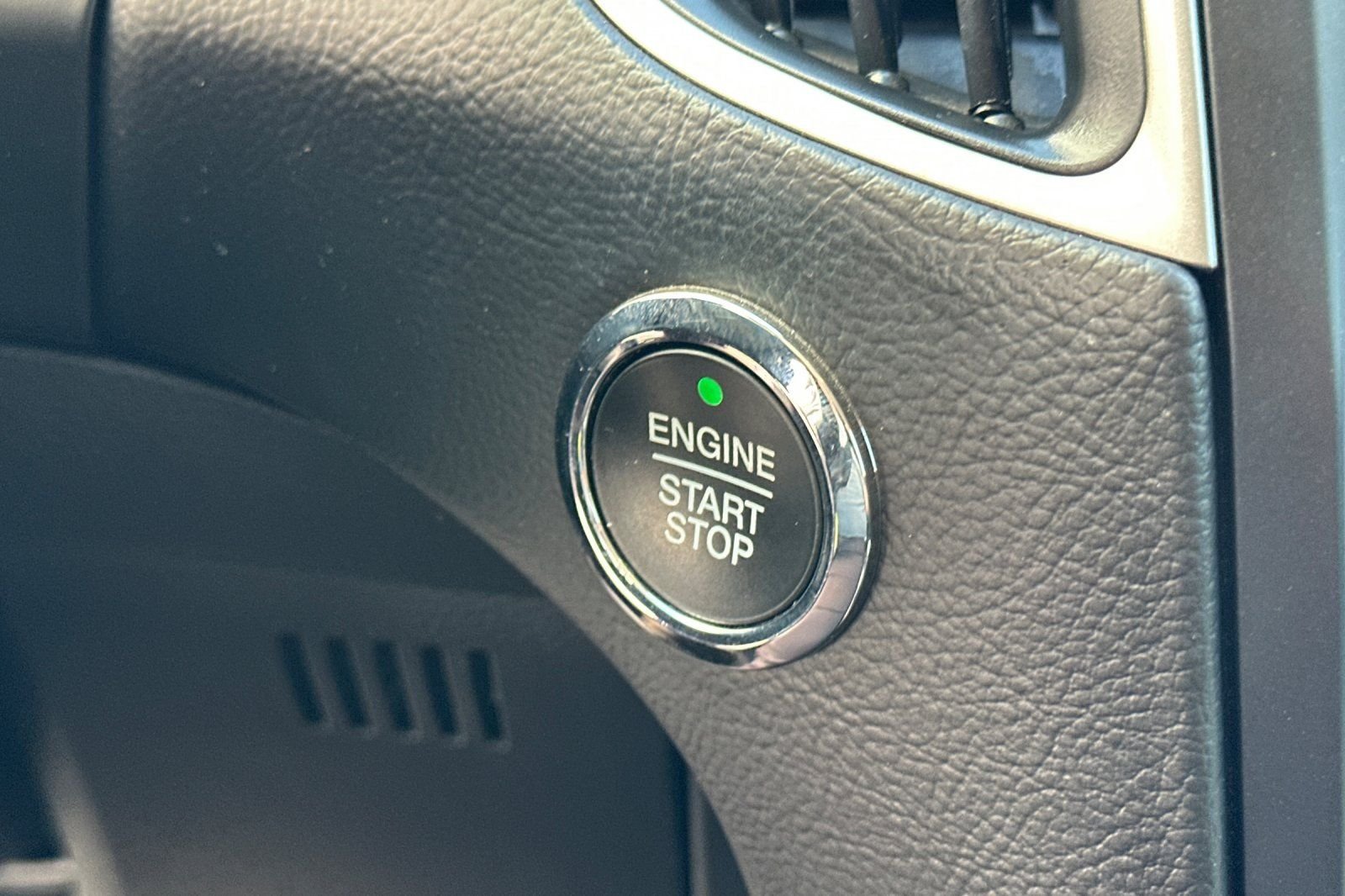 Used 2024 Gray Ford SEL image 23