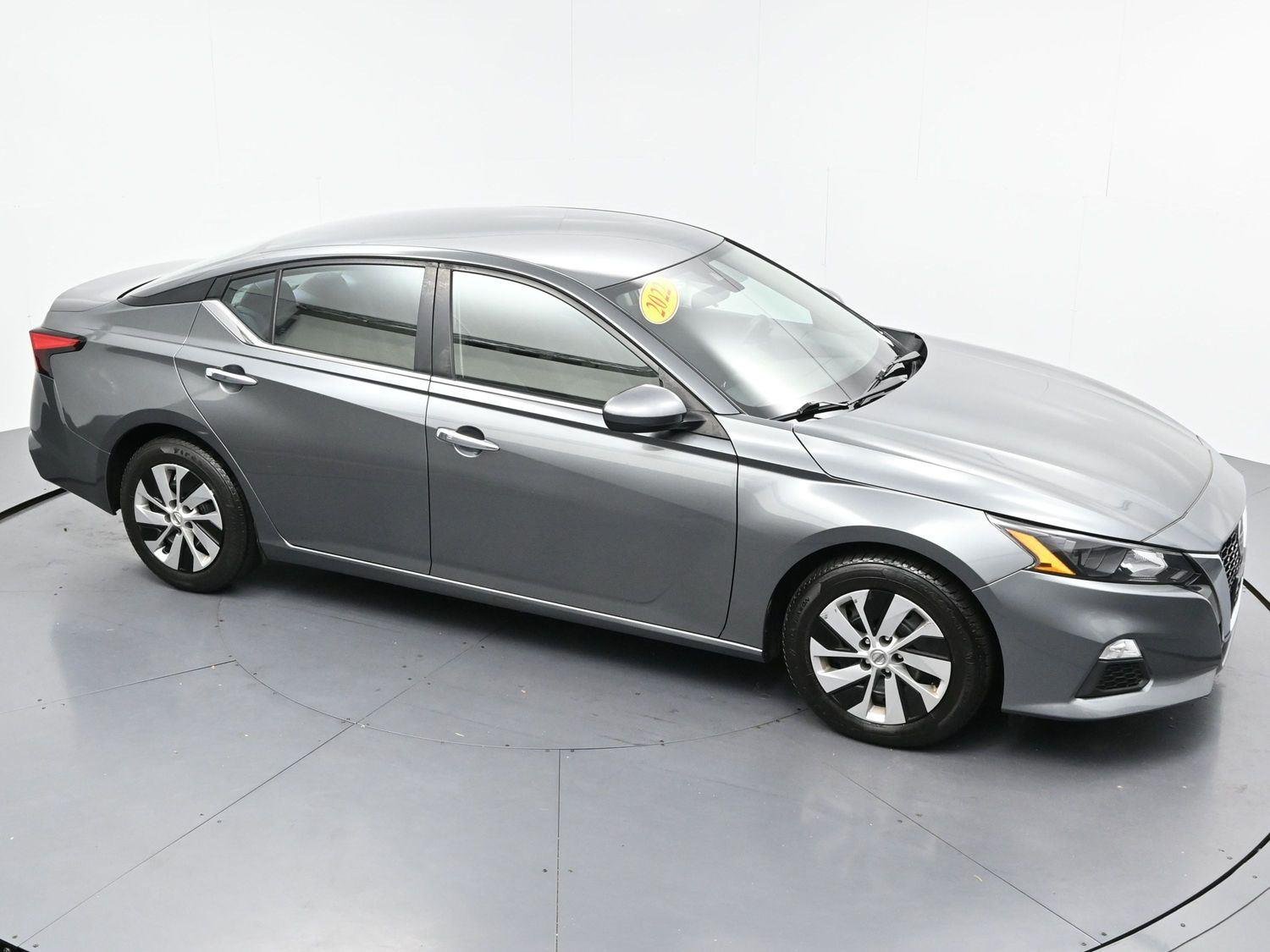 Used 2022 Gun Metallic Nissan 2.5 S image 34