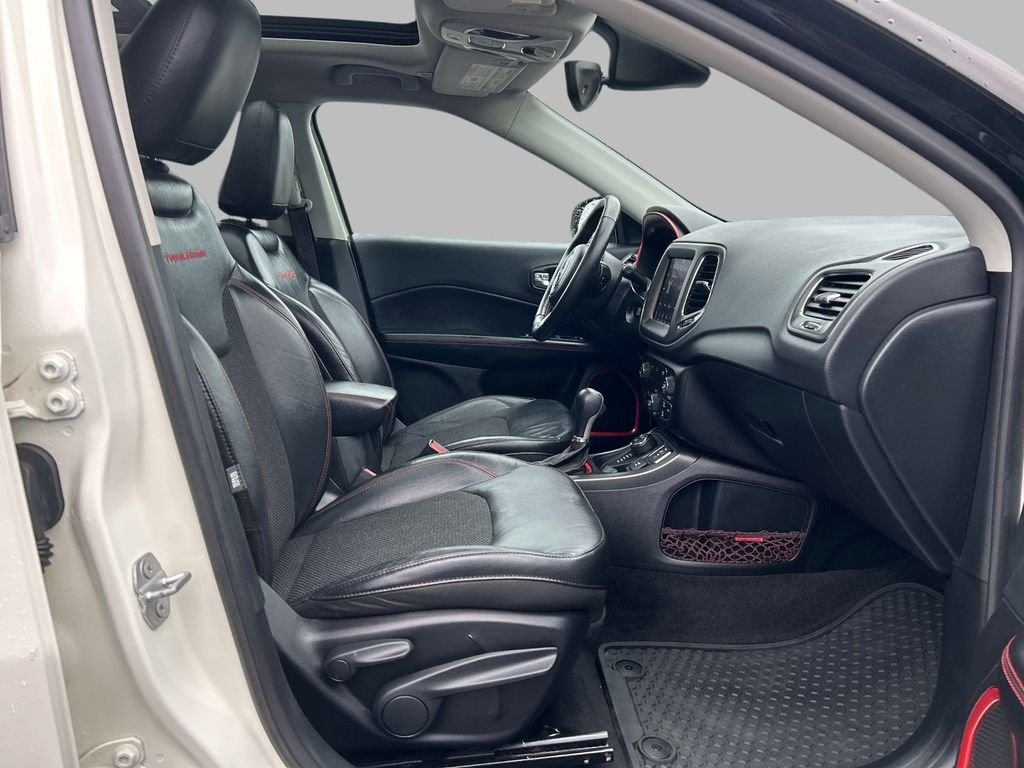 Used 2018 White Jeep Trailhawk image 18