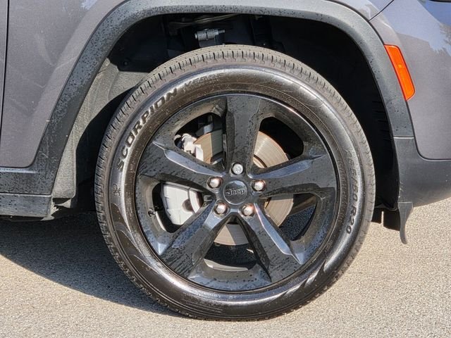 Used 2024 Gray Jeep Limited image 8