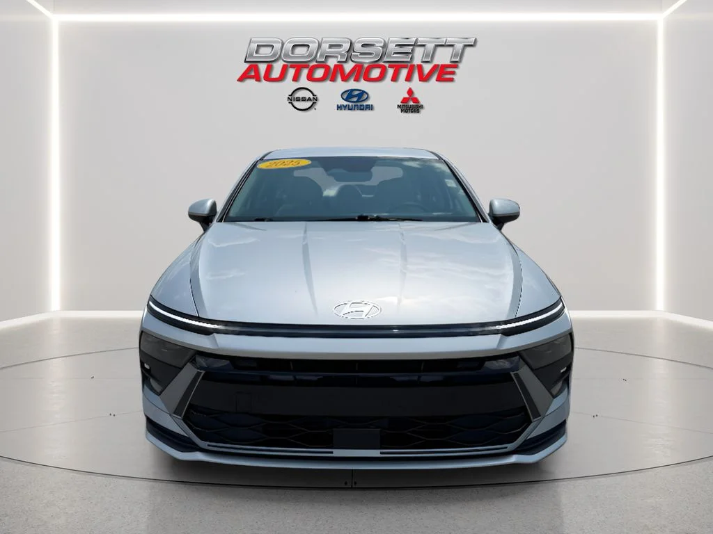 Used 2025 Aero Silver Hyundai SE image 2