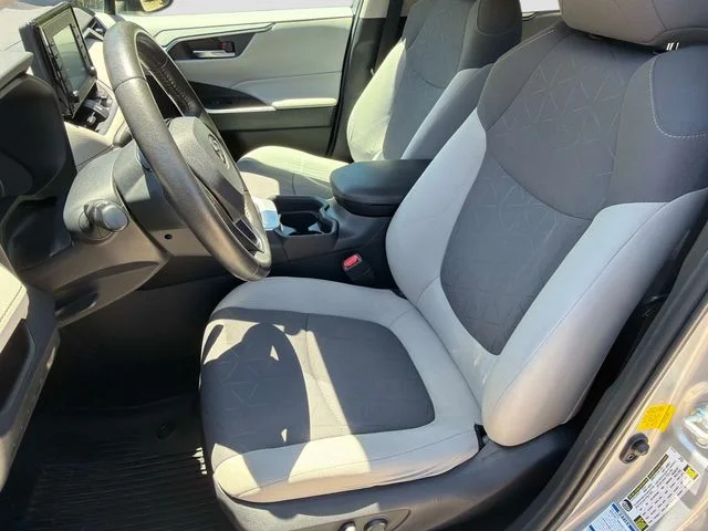 Used 2020 Silver Toyota XLE image 20