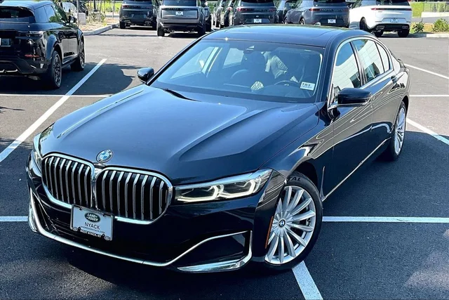 2022 BMW 7 Series 740i