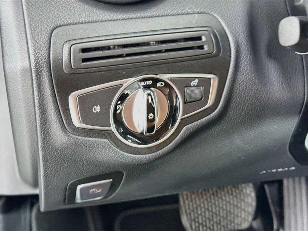 Used 2017  Mercedes-Benz C 300 image 11