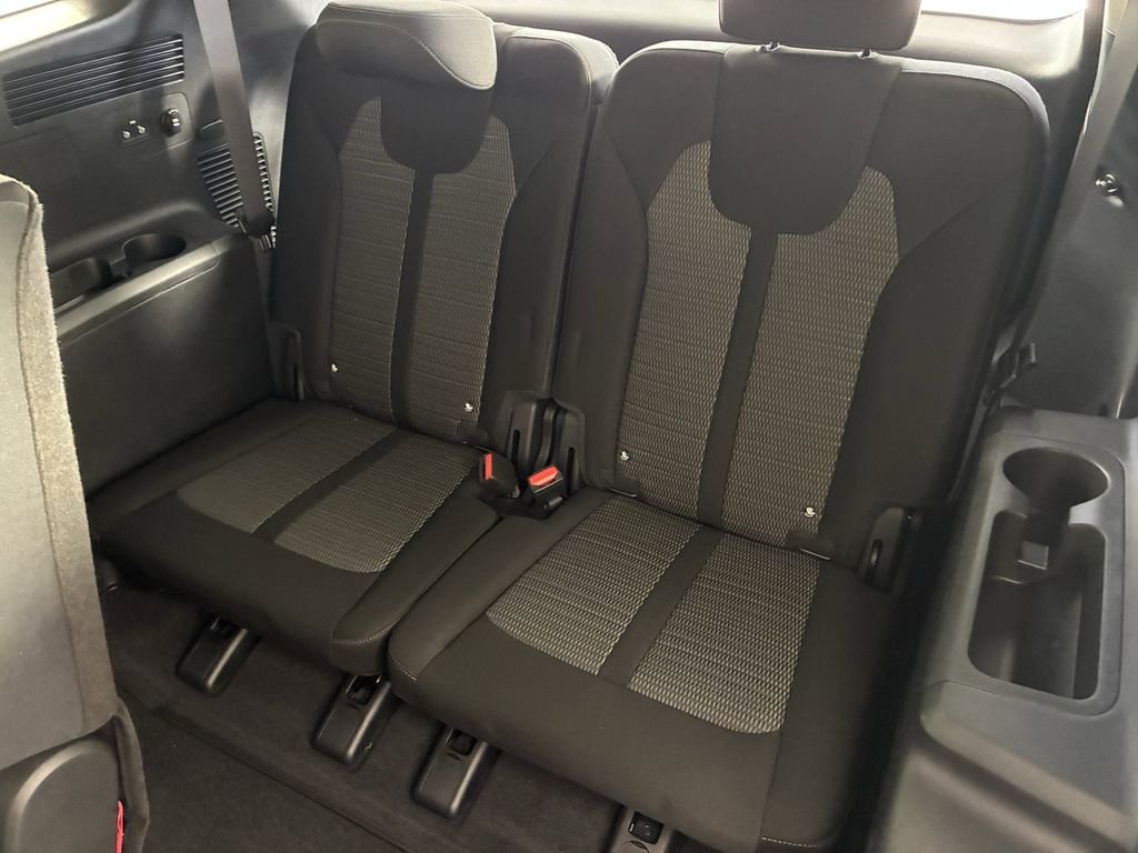 New 2026 Ivory Silver Kia LX image 28