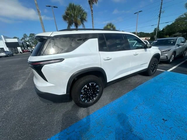 Used 2024 Iridescent Pearl Tricoat Chevrolet AWD Z71 image 7