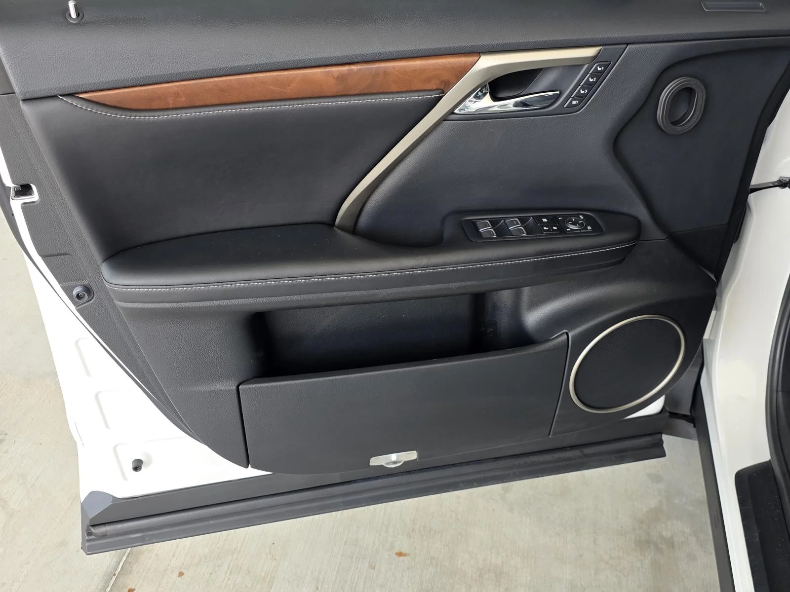 Used 2020 White Pearl Lexus 350L image 35