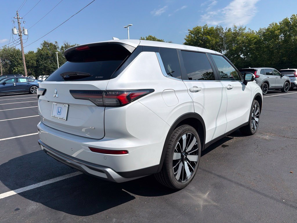 Used 2025  Mitsubishi SE image 5