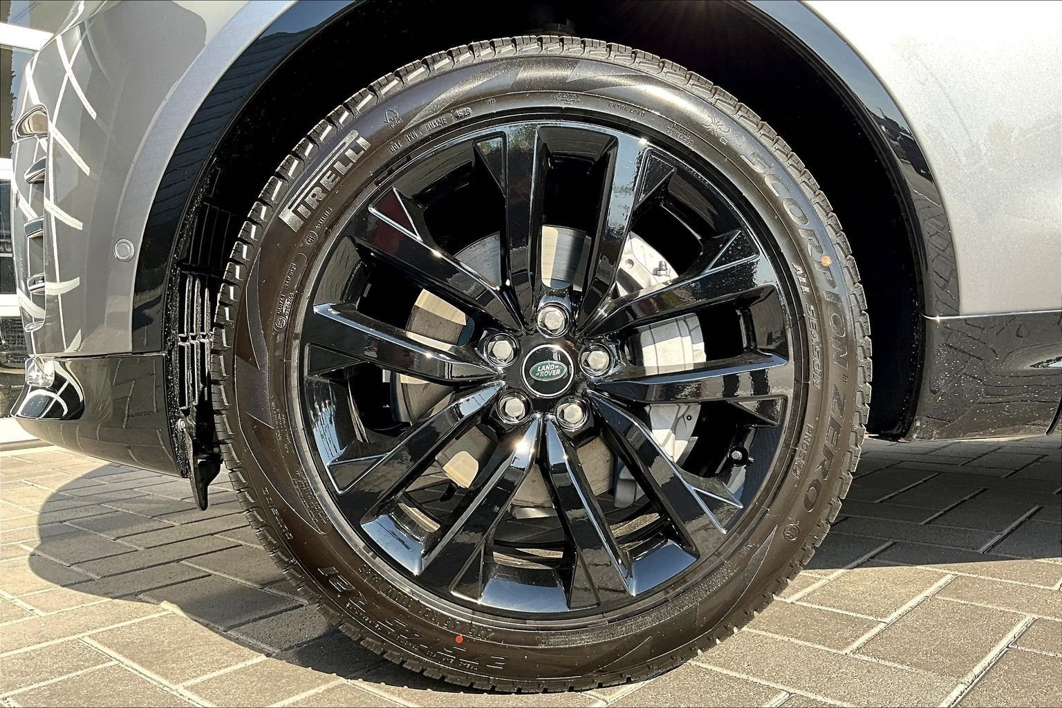 New 2026 Eiger Grey Land Rover Dynamic SE image 12
