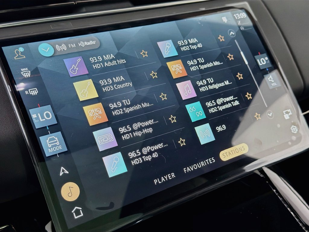 New 2027 Santorini Black Land Rover  Dynamic SE P530 image 15