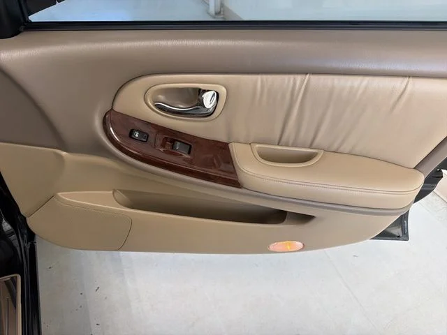 Used 2000 Black Obsidian INFINITI  image 22