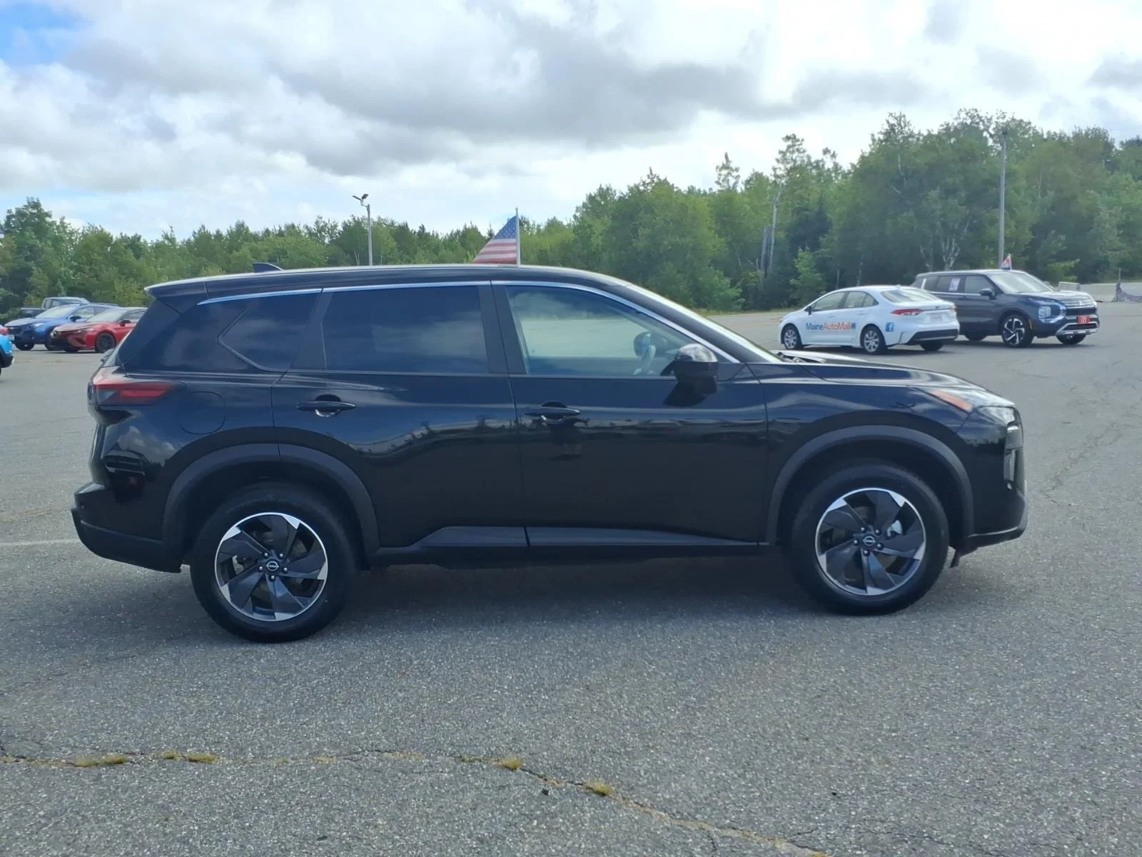 Used 2025 Super Black Nissan SV image 4