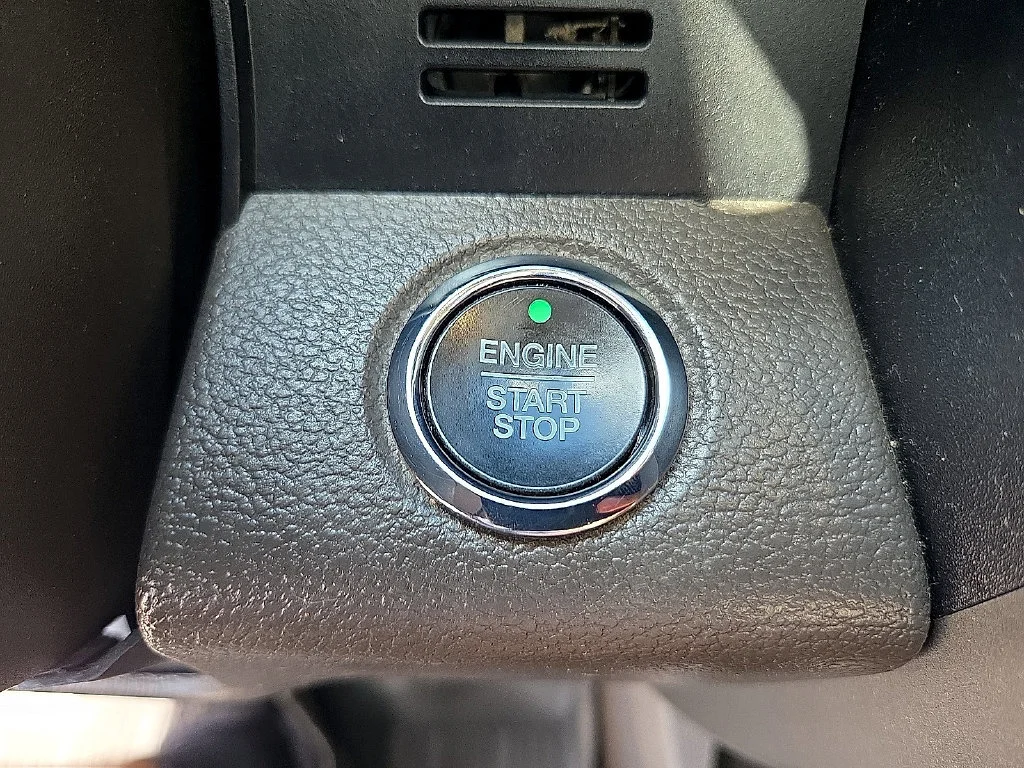 Used 2021 White Ford XLT image 22