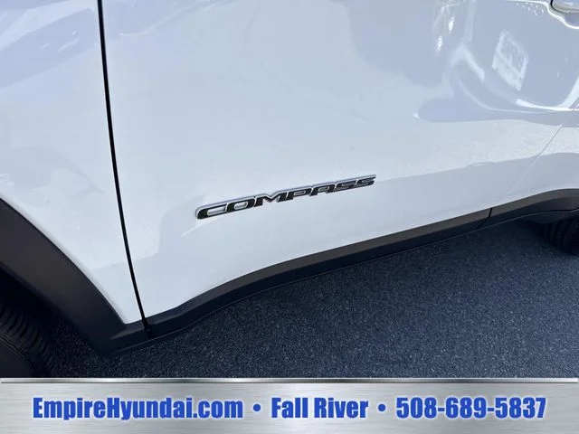 Used 2023 White Jeep Latitude Lux image 14