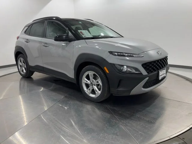 Used 2022 Silver Hyundai SEL image 7