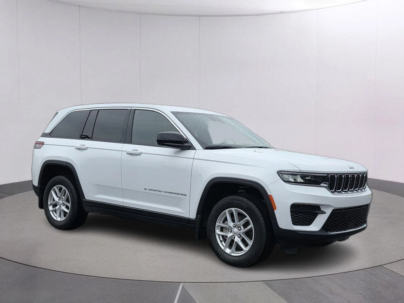 Used 2025 Bright White Clearcoat Jeep Laredo X image 3