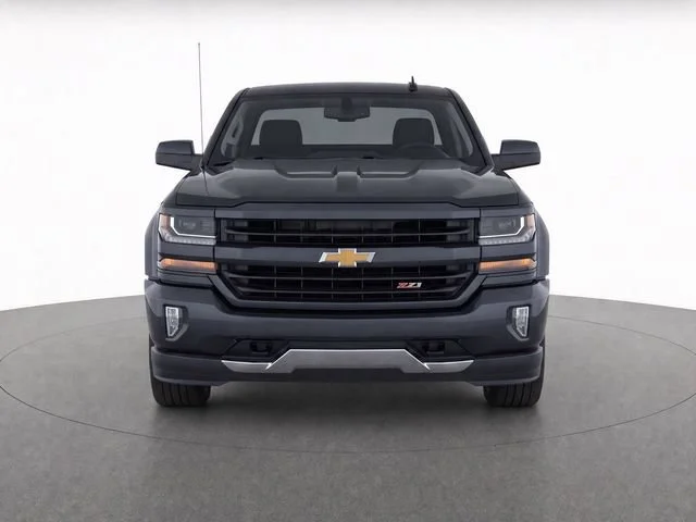 Used 2018 GRAPHITE METALLIC Chevrolet LT image 5