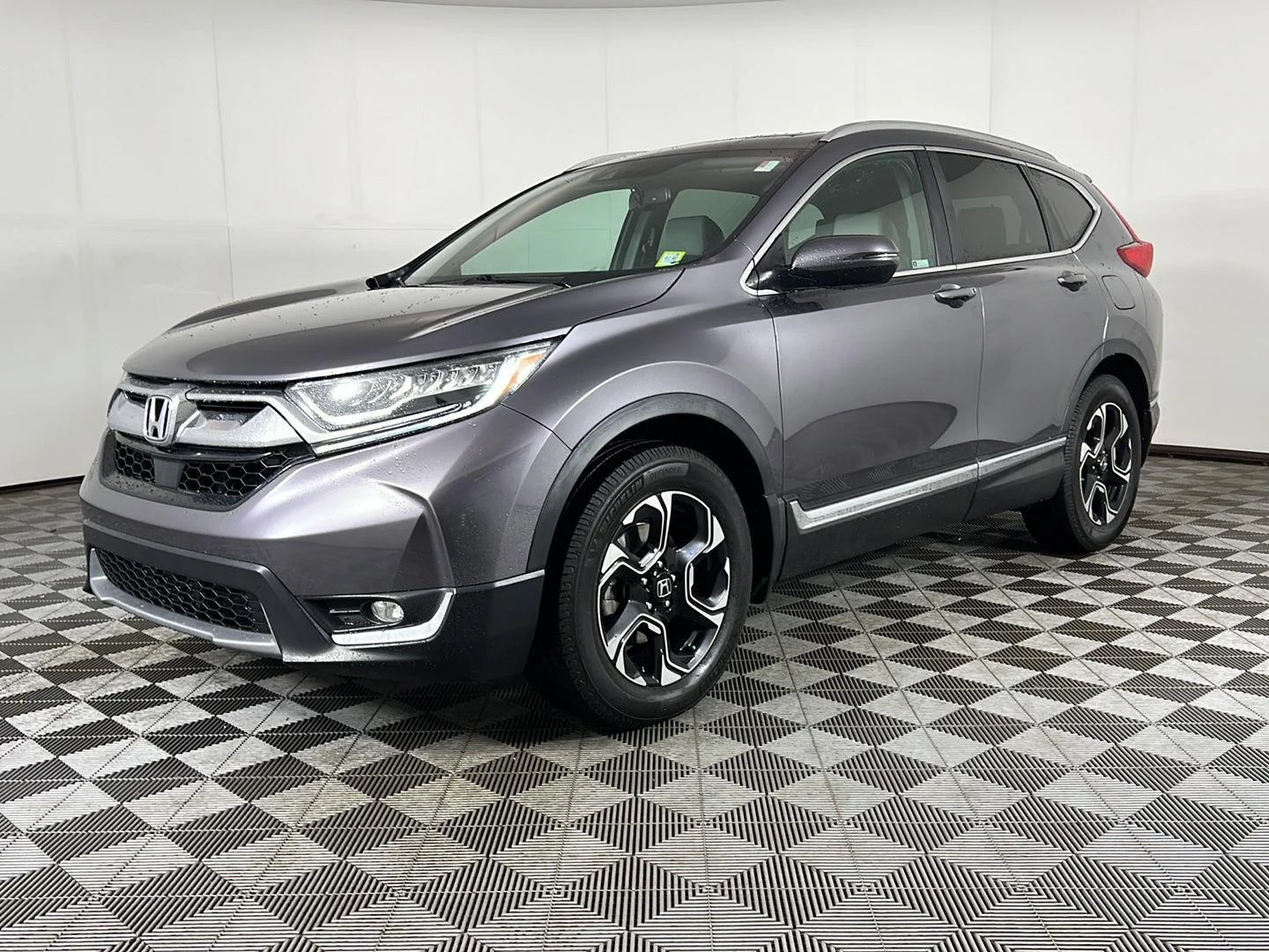 Used 2018 Modern Steel Metallic Honda Touring image 12