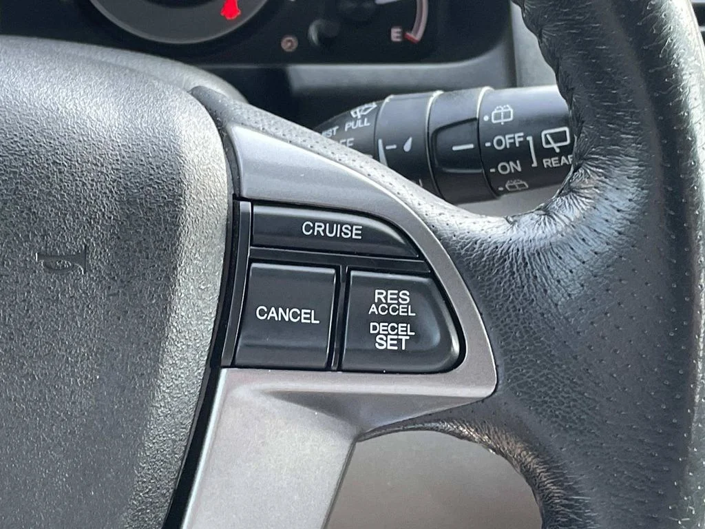 Used 2014 White Honda EX-L image 28