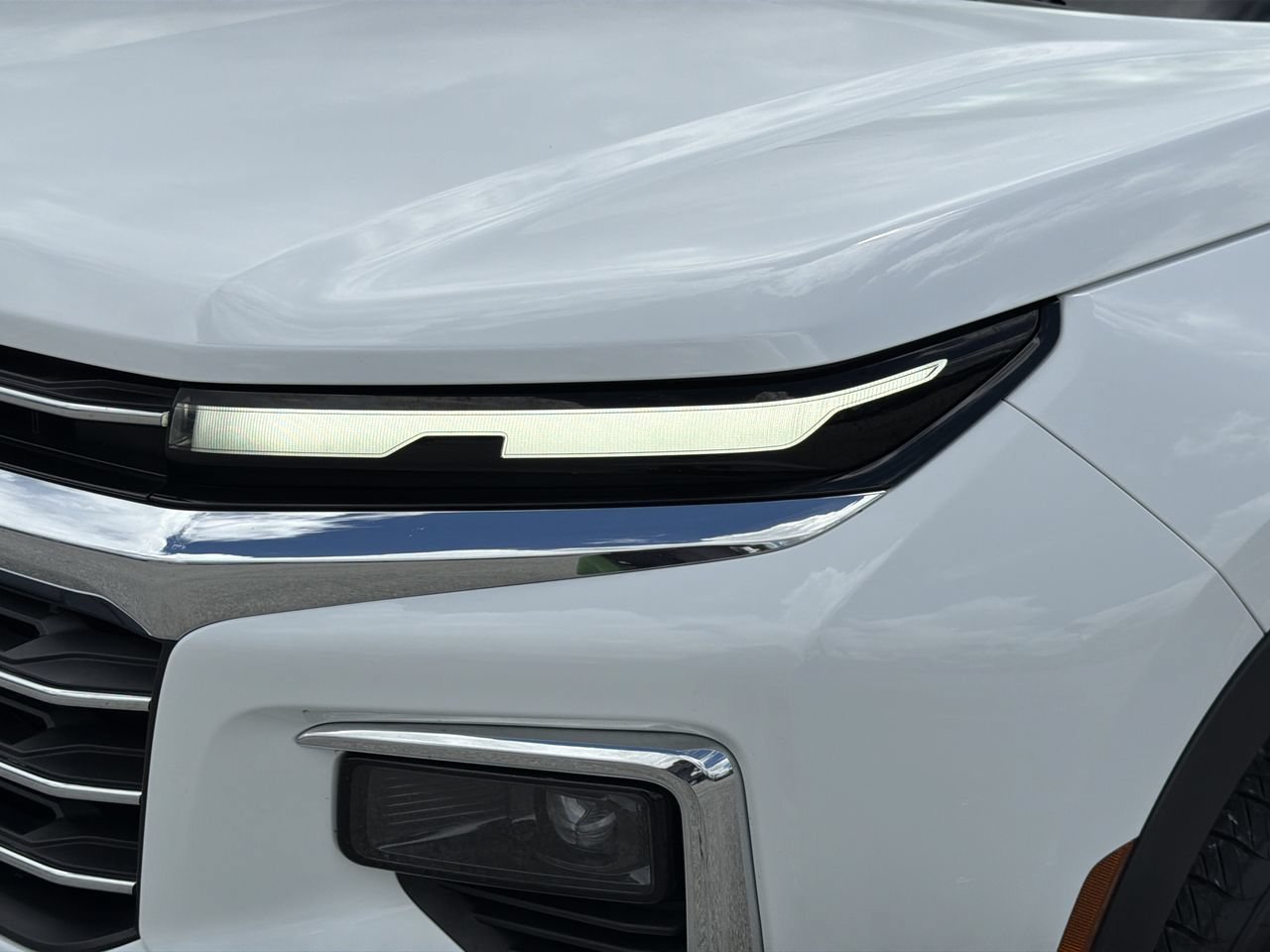 Used 2025 Summit White Chevrolet LT image 6