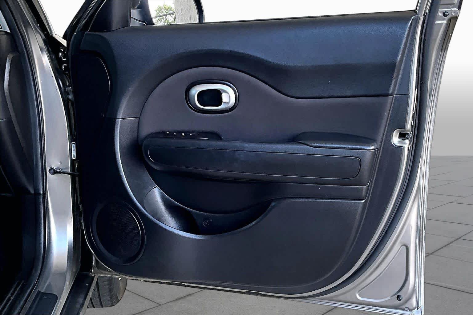 Used 2015 Titanium Gray Kia Base image 21
