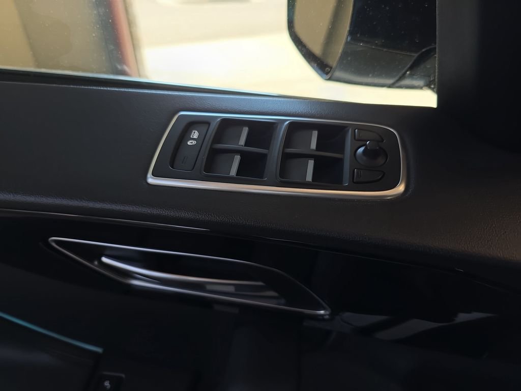 Used 2020  Jaguar 25t image 30