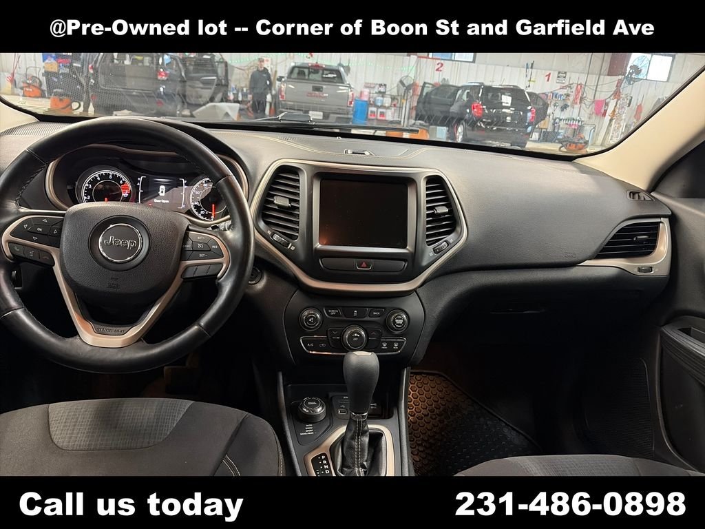 Used 2016 Gray Jeep Altitude image 18