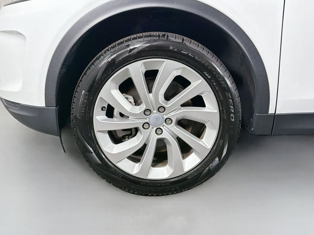 Used 2023 White Land Rover SE image 32