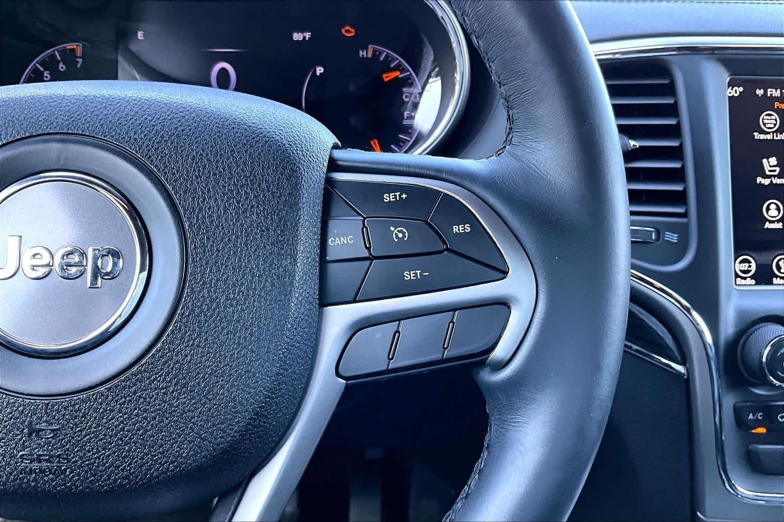 Used 2018 Diamond Black Crystal Pearlcoat Jeep Overland image 24