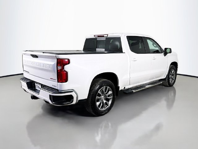 Used 2022 Iridescent Pearl Tricoat Chevrolet RST image 9