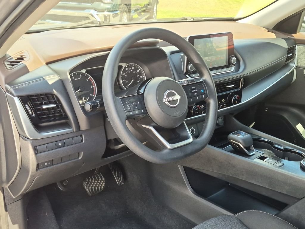 Used 2022 Gray Nissan SV image 34