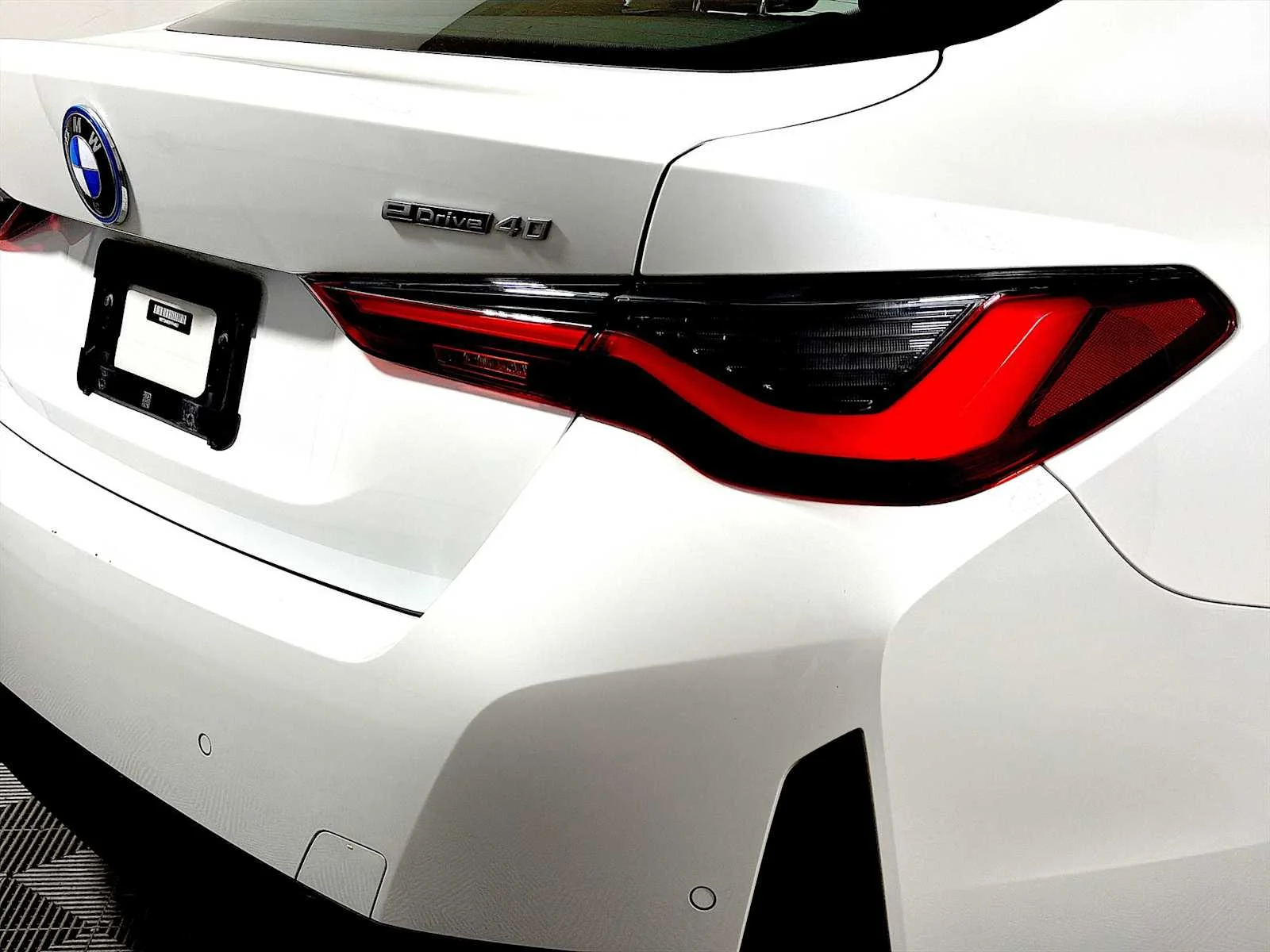 2023 BMW i4 40 - Photo 28