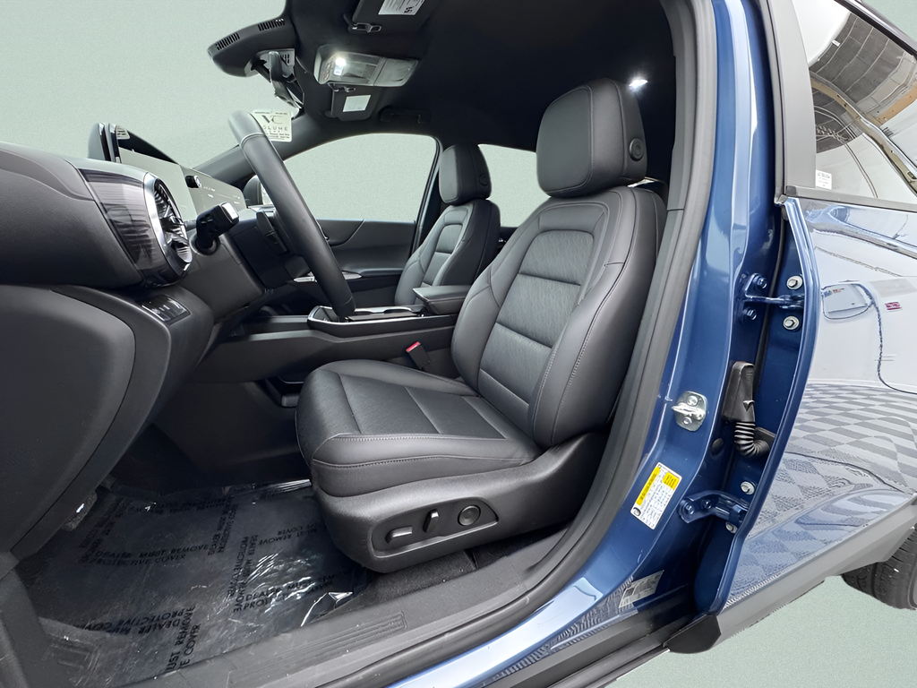 Used 2025 Lakeshore Blue Chevrolet LT image 7