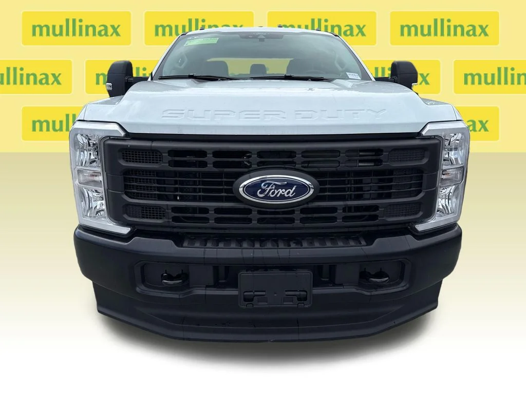 2025 Ford F-350 Super Duty Chassis Cab XL - Photo 11