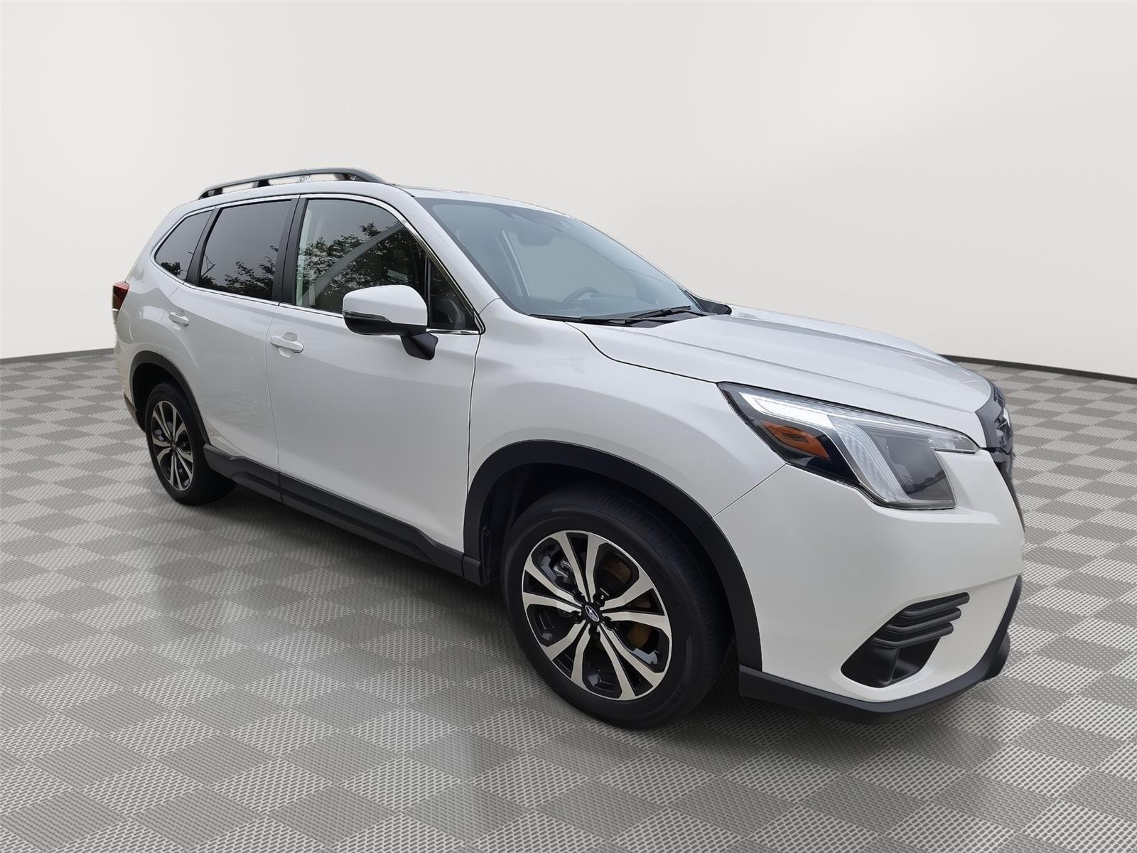 Used 2024 Crystal White Pearl Subaru Limited image 1