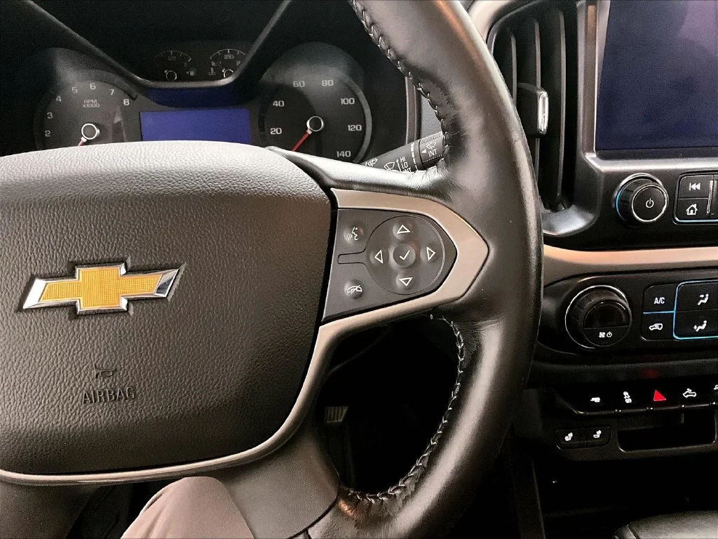 Used 2020 Black Chevrolet Z71 image 13