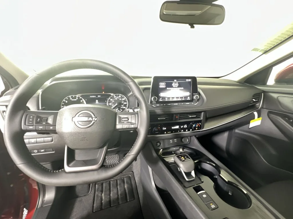 2026 Nissan Rogue SV - Photo 11