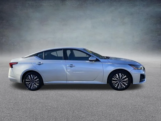 Used 2023 Silver Nissan 2.5 SV image 5