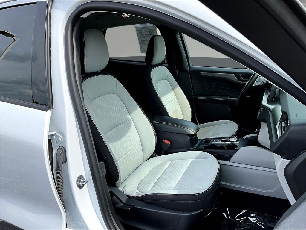 Used 2024 White Ford Active image 31