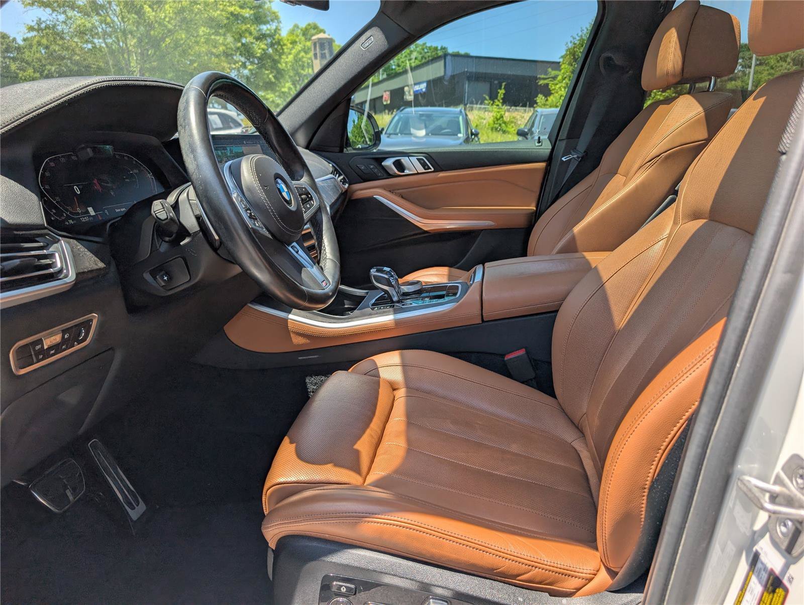 Used 2022 Mineral White Metallic BMW xDrive40i image 17