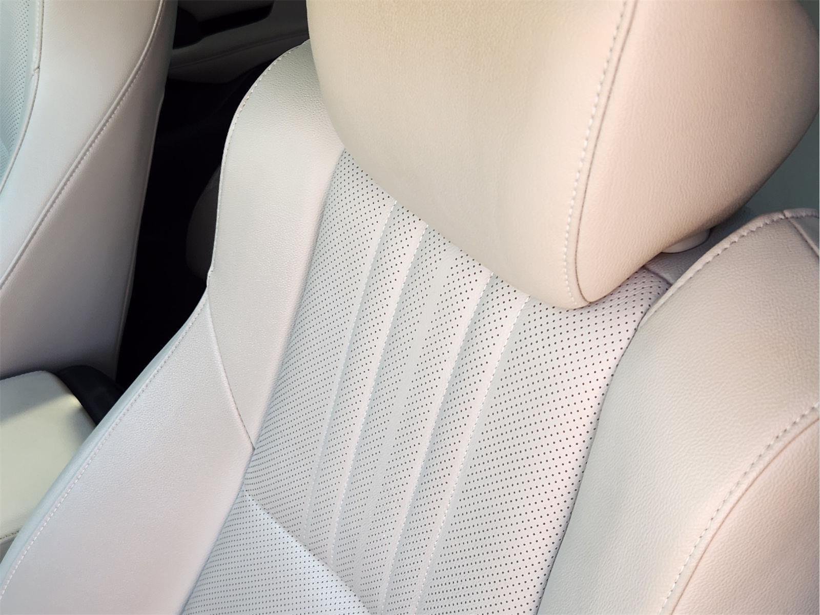 Used 2019 Champagne Frost Pearl Honda Touring image 15