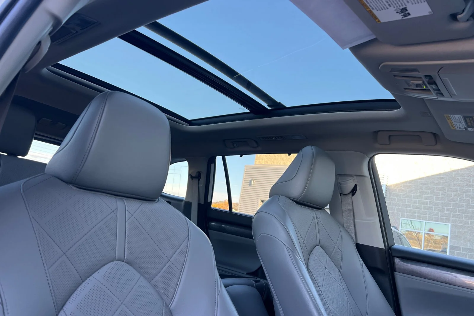 Certified Used 2022 Wind Chill Pearl Toyota Platinum image 19