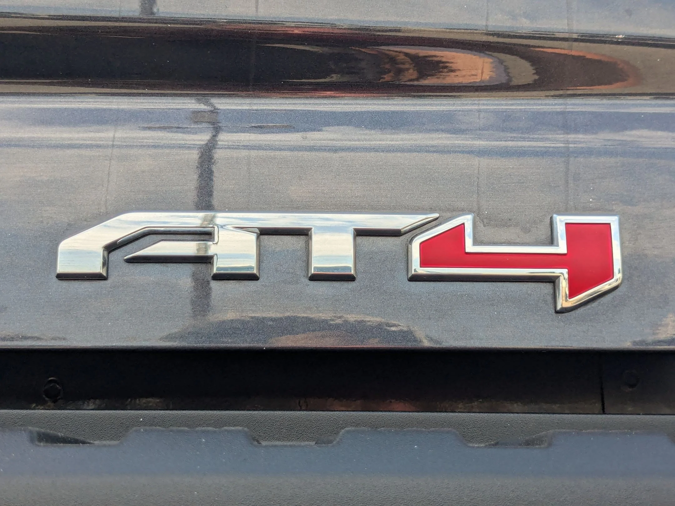 Used 2025 Titanium Rush Metallic GMC AT4 image 14