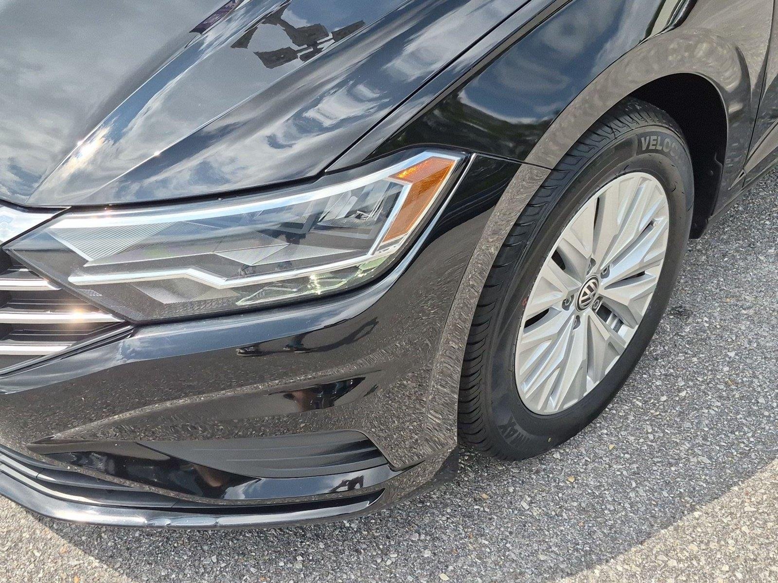 Used 2020 Black Uni Volkswagen S image 9